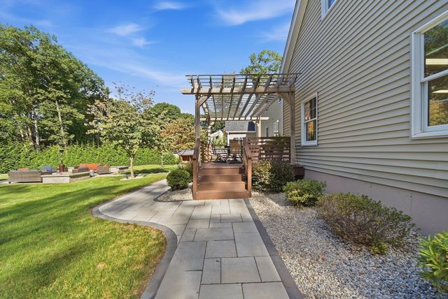 80 Dodge Hill Rd, Sutton, MA 01590