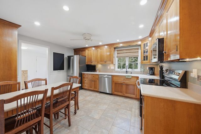 80 Dodge Hill Rd, Sutton, MA 01590