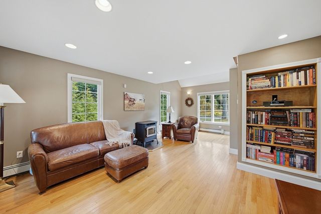 80 Dodge Hill Rd, Sutton, MA 01590