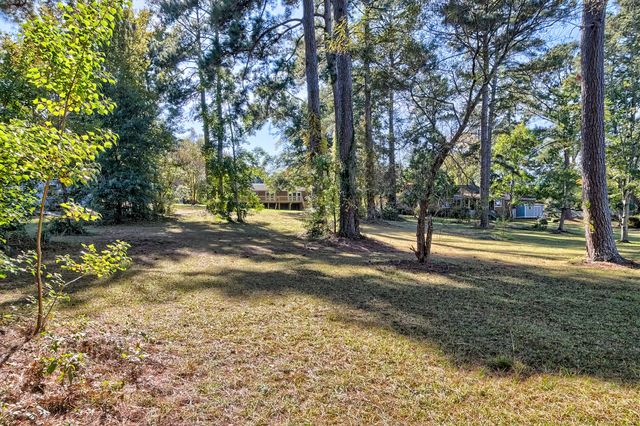 87 Fort Sullivan Circle, Dalzell, SC 29040