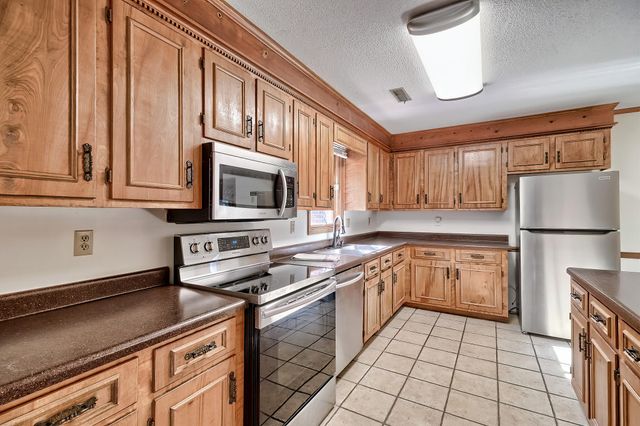 87 Fort Sullivan Circle, Dalzell, SC 29040