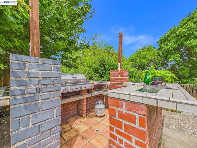 1943 Regello Ct, San Pablo, CA 94806