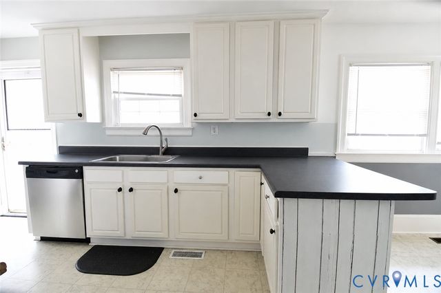 9226 River Rd, Chesterfield, VA 23803