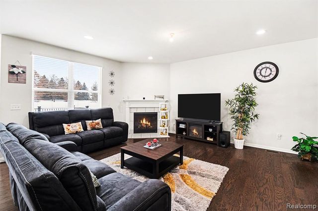 49772 Shoreline Drive, Canton, MI 48187