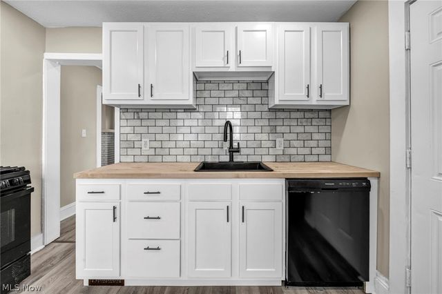 13620 S Parkway Drive, Garfield Heights, OH 44105