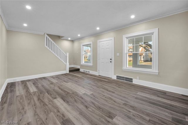 13620 S Parkway Drive, Garfield Heights, OH 44105