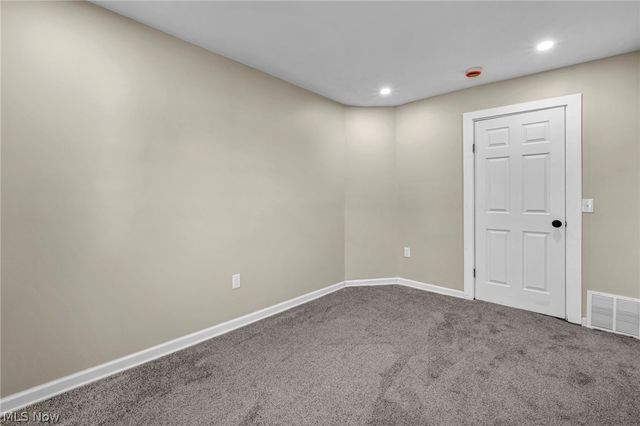 13620 S Parkway Drive, Garfield Heights, OH 44105