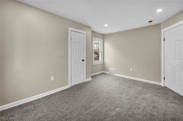 13620 S Parkway Drive, Garfield Heights, OH 44105