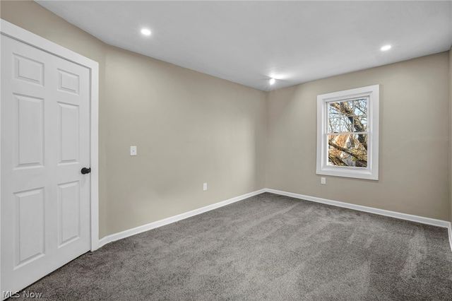 13620 S Parkway Drive, Garfield Heights, OH 44105