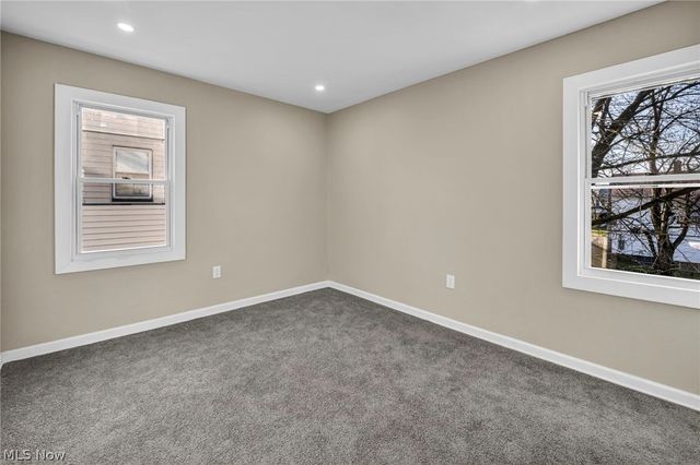 13620 S Parkway Drive, Garfield Heights, OH 44105