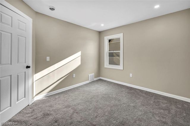 13620 S Parkway Drive, Garfield Heights, OH 44105