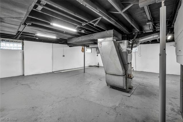 13620 S Parkway Drive, Garfield Heights, OH 44105