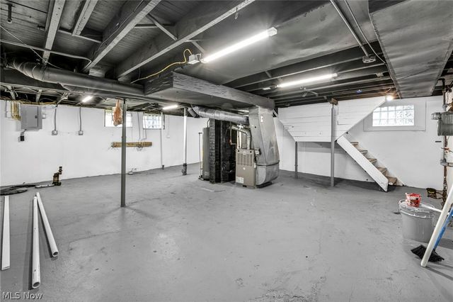 13620 S Parkway Drive, Garfield Heights, OH 44105