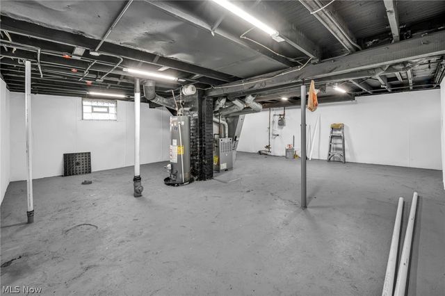 13620 S Parkway Drive, Garfield Heights, OH 44105