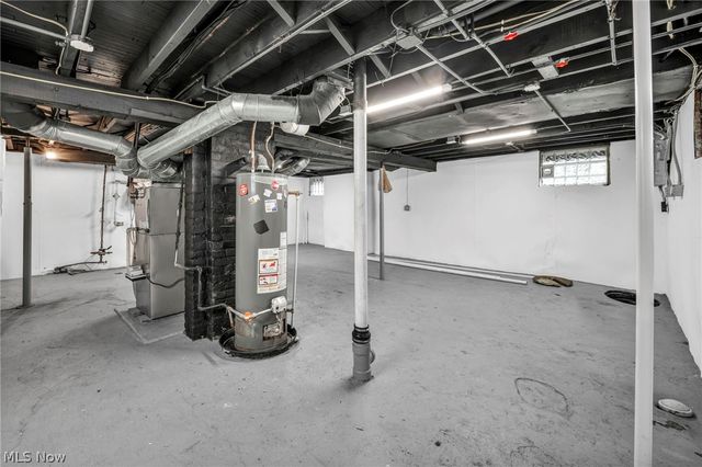 13620 S Parkway Drive, Garfield Heights, OH 44105