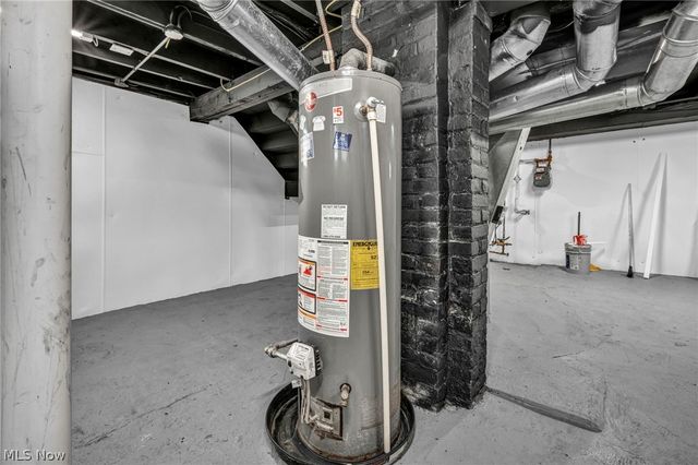 13620 S Parkway Drive, Garfield Heights, OH 44105