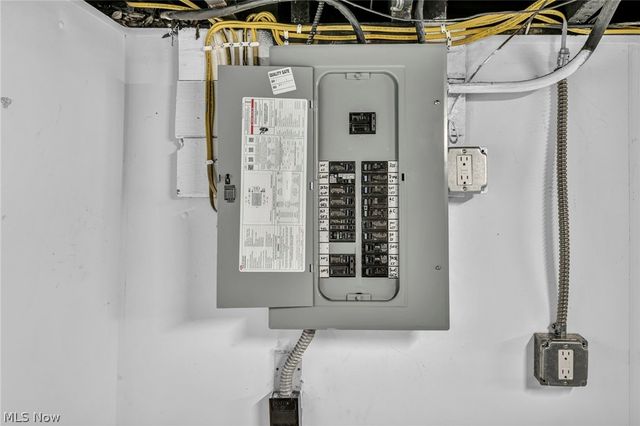 13620 S Parkway Drive, Garfield Heights, OH 44105