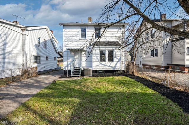 13620 S Parkway Drive, Garfield Heights, OH 44105