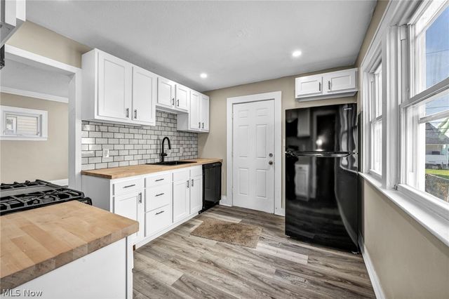 13620 S Parkway Drive, Garfield Heights, OH 44105