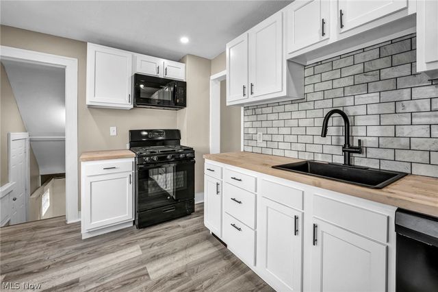 13620 S Parkway Drive, Garfield Heights, OH 44105