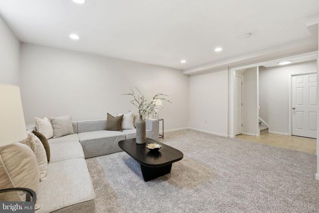 9932 LONGFORD CT, Vienna, VA 22181