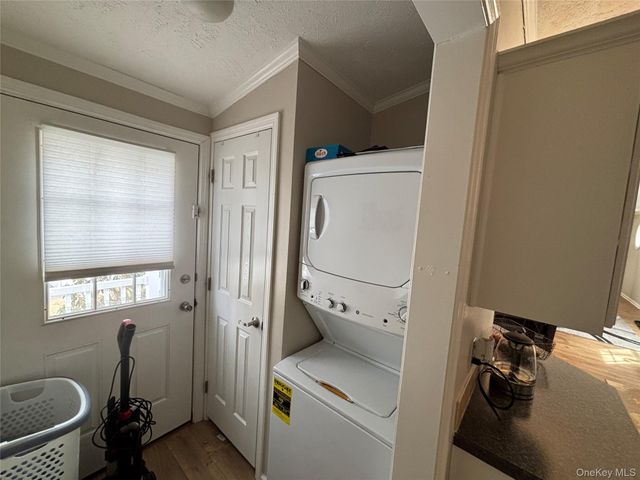 1661 Old Country Road 69, Riverhead, NY 11901