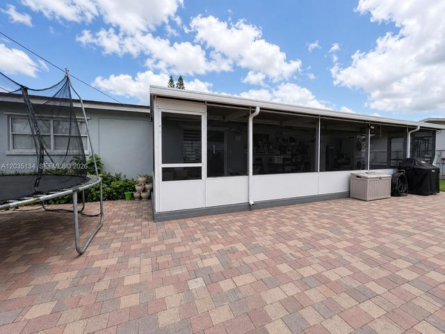 9515 Dominican Dr, Cutler Bay, FL 33189
