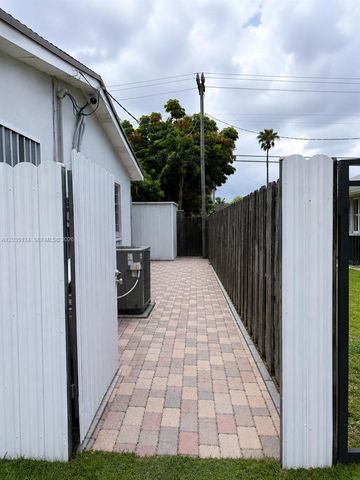 9515 Dominican Dr, Cutler Bay, FL 33189