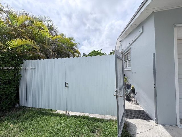 9515 Dominican Dr, Cutler Bay, FL 33189