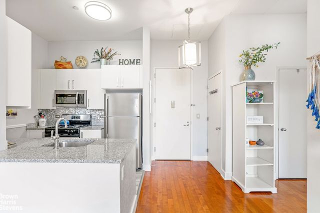 220 W 148th St Apt 3N, New York City, NY 10039