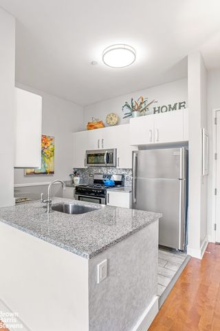 220 W 148th St Apt 3N, New York City, NY 10039