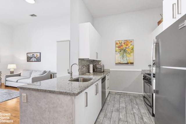 220 W 148th St Apt 3N, New York City, NY 10039
