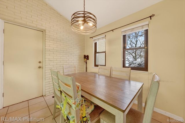 2927 Moon Lake Drive 58, West Bloomfield Charter Township, MI 48323