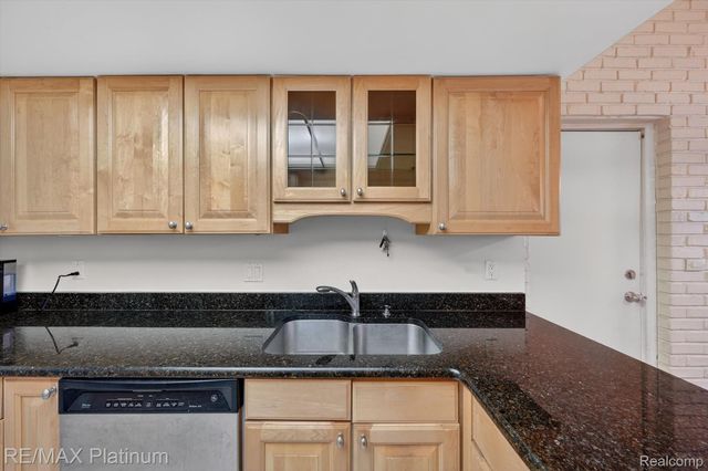 2927 Moon Lake Drive 58, West Bloomfield Charter Township, MI 48323