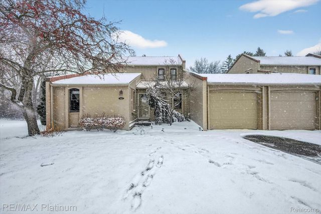 2927 Moon Lake Drive 58, West Bloomfield Charter Township, MI 48323