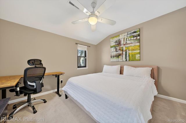 2927 Moon Lake Drive 58, West Bloomfield Charter Township, MI 48323