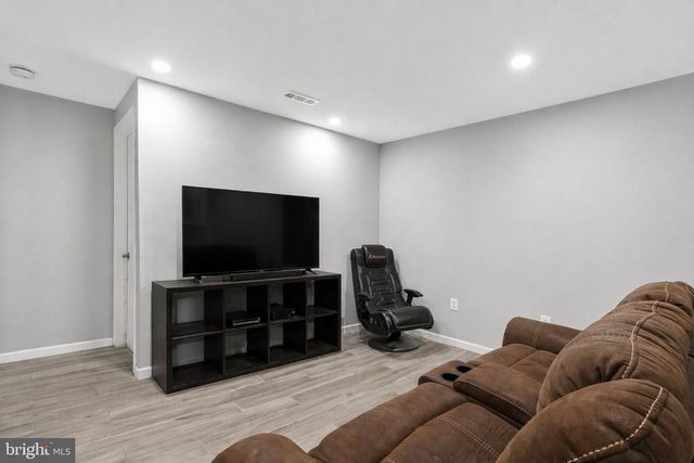8611 35TH AVE, College Park, MD 20740