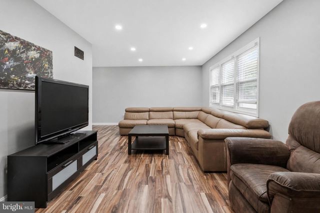 8611 35TH AVE, College Park, MD 20740