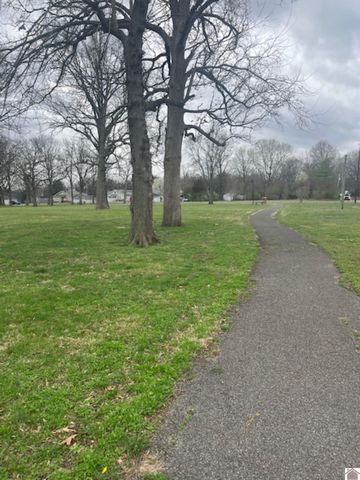 1905 B Street L10 B8, Paducah, KY 42003