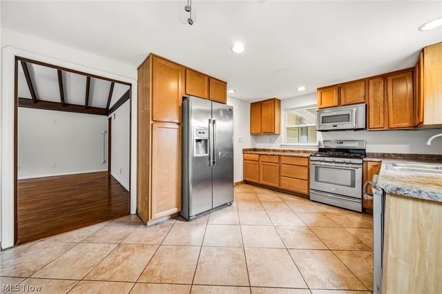 2490 Glenridge Road, Euclid, OH 44117