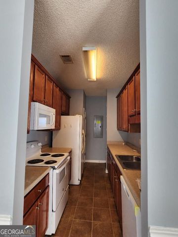 221 SHENANDOAH Drive, Riverdale, GA 30274