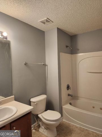 221 SHENANDOAH Drive, Riverdale, GA 30274