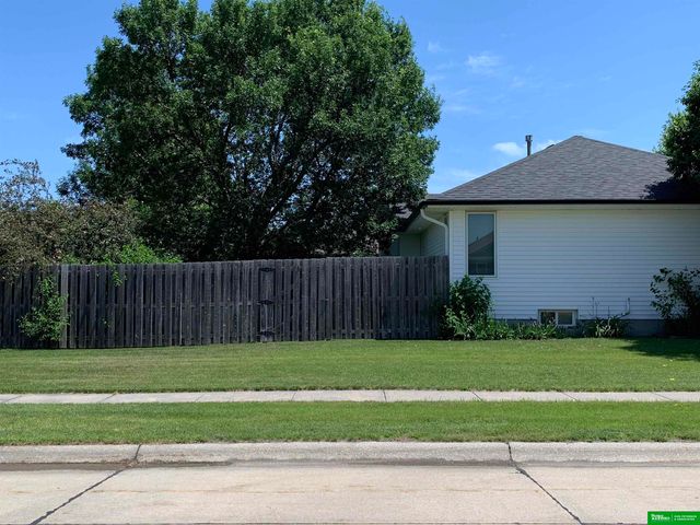 1552 Brewer Drive, Fremont, NE 68025