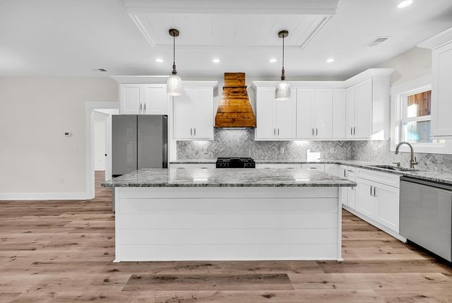 6671 Old Bucksville Rd., Conway, SC 29527