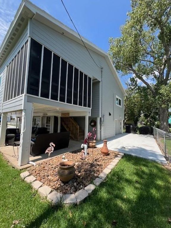 182 County Road 257, Matagorda, TX 77457