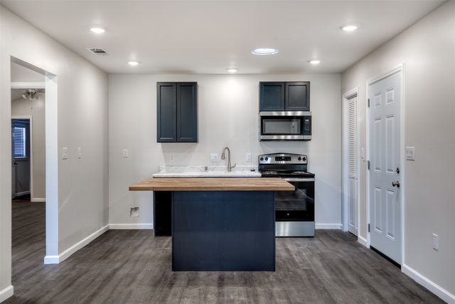 915 Grigsby Avenue 201, Dallas, TX 75204