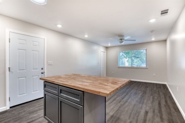 915 Grigsby Avenue 201, Dallas, TX 75204