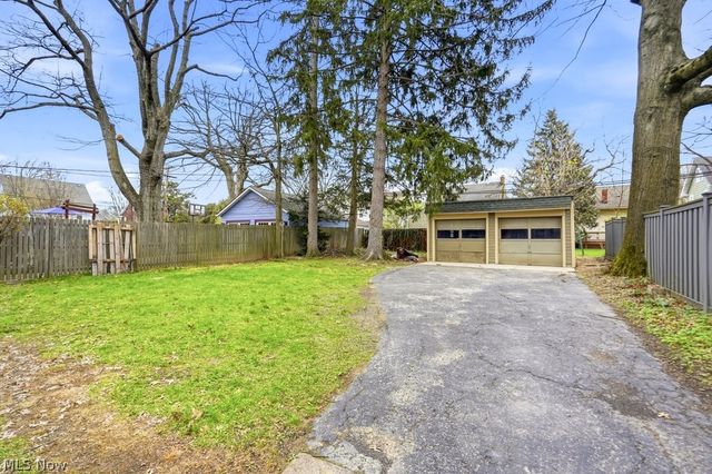 2209 Lamberton Road, Cleveland Heights, OH 44118