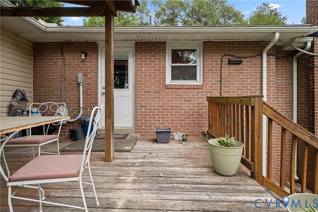 8374 Burnside Dr, Mechanicsville, VA 23116