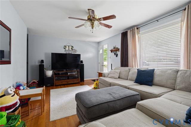 8374 Burnside Dr, Mechanicsville, VA 23116